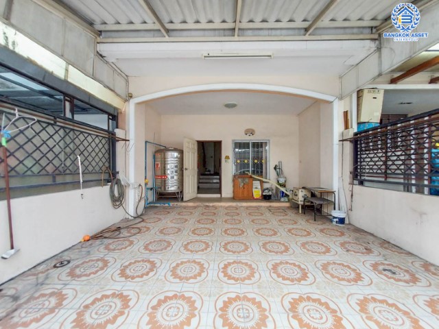 *****ทาวน์เฮ้าส์มืองสองย่านกรุงเทพมหานคร ม.เฟรชวิลล่า นวมินทร์ บนเนื้อที่ 20 ตร.ว. ฟังก์ชันเหมือนได้บ้านเดี่ยว 3 ห้องนอน 4 ห้องน้ำ 2 ที่จอดรถ บ้านสภาพสวย แถมฟรี! 1 เครื่องปรับอากาศ เดินทางสะดวก ทำเลเยี่ยม ใกล้แฟชั่นไอส์แลนด์ และรถไฟฟ้าสายสีชมพู "สถานีคู้บอน"